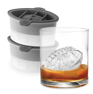 Stampo per Cubetti di Ghiaccio a Forma di Pallone da Calcio in Silicone Grigio Ecologico Economico, Accessorio da Cucina per Alimenti - Product Image 1