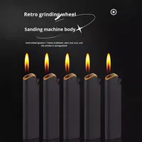 Briquet moderne en métal et silicone avec meule, logo personnalisé, publicitaire, finition givrée, flamme nue, lettrage pour hôtel