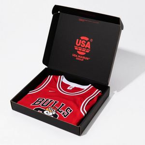 Boîte d'emballage en carton kraft écologique recyclable de luxe pour vêtements, avec logo personnalisé, laminage mat et gaufrage - Product Image 2