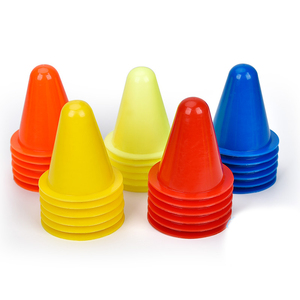Cônes de marquage de terrain pour événements festifs, agilité, football, basketball, entraînement en salle et en extérieur - Product Image 1