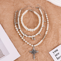 Collier croix gothique Collier ras du cou Bijoux de chandail long Collier de perles multicouches exagérées pour femmes
