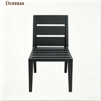 Ensemble de salle à manger d'extérieur moderne, durable et confortable, chaises en aluminium résistantes aux intempéries, meubles de patio pour villa et hôtel
