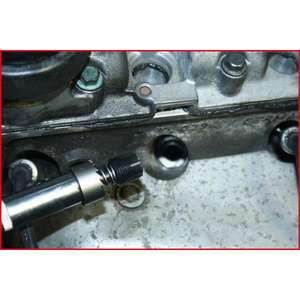 KS TOOLS - 150.5018 1/2 ''Nettoyeur de filetage spécial avec outil de fraisage intégré pour siège de joint MOTEUR ET JEU DE DISTRIBUTION - Product Image 3