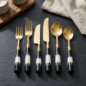 Ensemble de couverts élégants en acier inoxydable avec manches en résine noire et blanche, service de table moderne fabriqué en Inde, fournisseur - Product Image 4