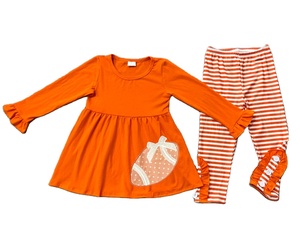 ชุด2ชิ้นสำหรับเด็กผู้หญิงชุดปักลายฟุตบอลออกแบบวันเล่นเกมลายทางสีส้ม - Product Image 1