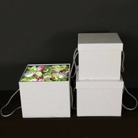 Vente en gros Boîte cadeau à fleurs portable en papier durable spécial carré classique de couleur unie facile à empiler