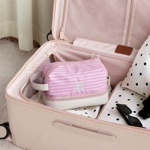 Sac de toilette de voyage à compartiments séparés, sac à maquillage en polyester et cuir PU, logo brodé, sac de rangement à pois - Product Image 6