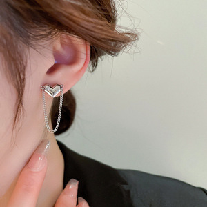 Orecchini a perno asimmetrici a forma di cuore con catena, eleganti, stile minimal e cool, gioielli da donna alla moda, per uso quotidiano, regalo chic - Product Image 2