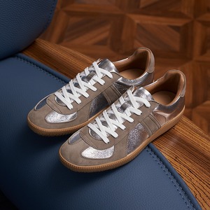 Zapatillas de entrenamiento con cordones multicolor de estilo retro y punta redonda, versátiles para hombre, zapatillas casuales con diseño de patchwork. - Product Image 1