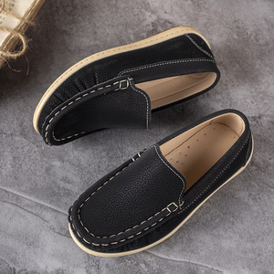 รองเท้าโลฟเฟอร์แฟชั่นทำมือขายส่งสำหรับเด็กผู้ชาย ระบายอากาศได้ดี กันลื่น เหมาะสำหรับใส่กลางแจ้ง รองเท้าหนังสีดำแบบแบนสำหรับเด็ก - Product Image 2