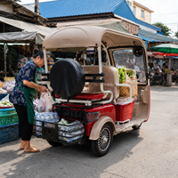 Tricycle Électrique Ouvert le Plus Vendu, Moteur 60V 1200W, Certifié CE, Acier Carbone, Autonomie 50-70 Kilomètres pour 3 Personnes, Idéal pour les Courtes Trajets