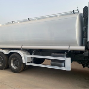 Camion arroseur d'<span class=keywords><strong>occasion</strong></span> pour le nettoyage routier, haute capacité, HOWO 371 - Product Image 2
