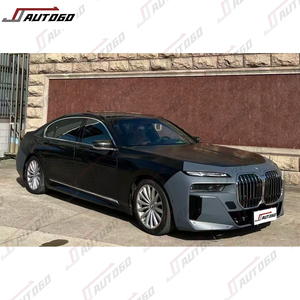 Kit carrosserie pour <span class=keywords><strong>BMW</strong></span> 7 G12, mise à niveau vers G70 MT : Pare-chocs avant et arrière, calandre, phares, feux arrière, jupes latérales, capot, ailes, diffuseur, sorties d'échappement - Product Image 4