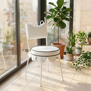 Silla de Comedor Moderna Apilable de Hierro Forjado Blanco Ondulado con Falda Festoneada y Cojín con Ribetes, Plegable y Duradera <span class=keywords><strong>para</strong></span> <span class=keywords><strong>Restaurantes</strong></span>, Hoteles y Escuelas - Product Image 1