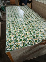 Fabrication en Chine Meilleur Prix 1220*2440mm 2mm Papier Mélamine Superposition Polyester Contreplaqué pour la Décoration de Mur et Plafond de Maison