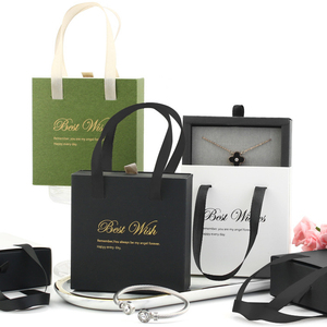 Scatola di Cartone Verde e Bianca con Manico per Gioielli, Collane e Orecchini, Confezione Regalo - Product Image 2