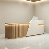 Comptoir de réception moderne pour salon de beauté, spa, hôtel, bureau, avec éclairage LED et lattes en bois, petit et personnalisé