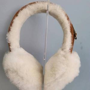 Paraorecchie in Pelle di Pecora Morbidi e Caldi per Ragazze, Personalizzabili, in Tessuto Scamosciato, per l'Inverno e l'Esterno - Product Image 3