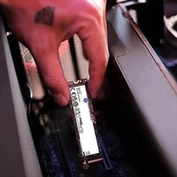 SSD Internal SATA 3.0 Biru 1TB dengan 3D NAND untuk Server & PC 701-800MB/s Baca/501-600MB/s Tulis 2.5" Casing Logam
