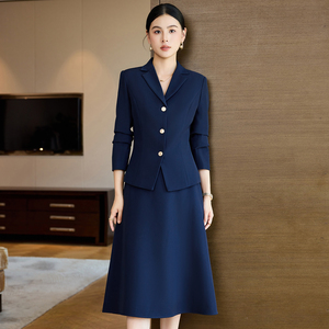 Hermosas y Elegantes Mujeres en Trajes y Faldas, Presentadoras de Moda, Abogadas, Herramientas para Enseñar y Entrevistar - Product Image 4