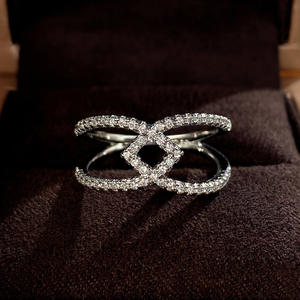 Anillo de Diamantes F1650 en Oro Blanco, Corte Brillante Redondo, Color G Natural, Anillo de Compromiso de Lujo para Mujer - Product Image 2