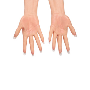 Guanti in Silicone Realistici da 60 cm per Donna con Protesi Unghie e Copertura per Braccio, Ideali per Crossdresser, Cosplay e Transgender - Product Image 5