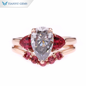 Tianyu gemas color piedra preciosa paloma <span class=keywords><strong>sangre</strong></span> laboratorio rubí con gris mossanite laboratorio <span class=keywords><strong>diamante</strong></span> Rosa anillos <span class=keywords><strong>de</strong></span> oro conjunto para mujeres - Product Image 1