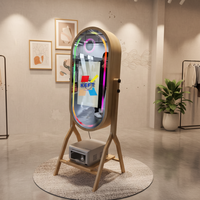 Nouvelle cabine photo ovale en bois avec miroir magique, dotée d'un écran tactile de 21,5 pouces et d'une impression en libre-service, idéale pour les mariages et les fêtes