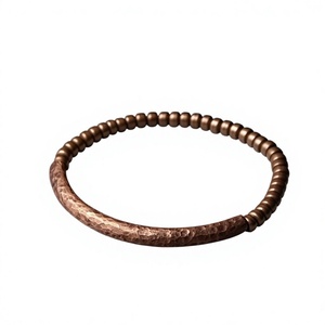 Brazalete de Cobre Hecho a Mano Inspirado en el Arte Tradicional de la Joyería India, Colección de Accesorios de Moda Culturales y Elegantes - Product Image 1