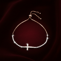Bracelet de couple élégant et romantique avec croix, grande chaîne principale coulissante, idéal pour les fêtes et événements.