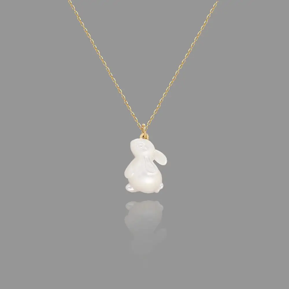 White shell rabbit fresh literature collarbone chain necklace female jade rabbit titanium steel electroplating 18K gold necklace