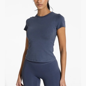 T-shirts pour femmes d'été personnalisés, tendance, de haute qualité, col rond, t-shirts pour femmes en gros, t-shirt court ajusté pour femmes - Product Image 4