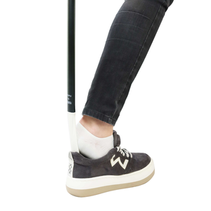 Sacapuntas y Calzador de Zapatos Mango, Largo 76 cm (2 en 1), Sacapuntas y Calzadores Modernos, Blanco y Negro, KMINA K40002 - Product Image 1