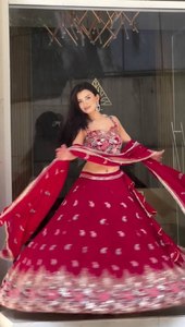 Collection de Lehenga Choli de style moderne, de qualité supérieure, en Faux Gorgette, ornée de fils, de sequins et de Dori, douce, à séchage rapide, pour mariage et fête - Product Image 4