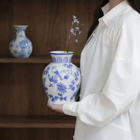 Petit vase antique décoratif de table en céramique personnalisé pour la décoration intérieure pot à gingembre en porcelaine orientale bleu et blanc avec couvercle