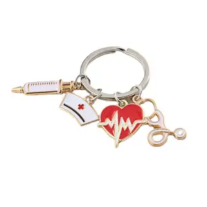 Vente en gros d'accessoires d'assistante en soins infirmiers personnalisés porte-clés porte-clés porte-clés en métal émail souvenir médecin infirmière avec breloque