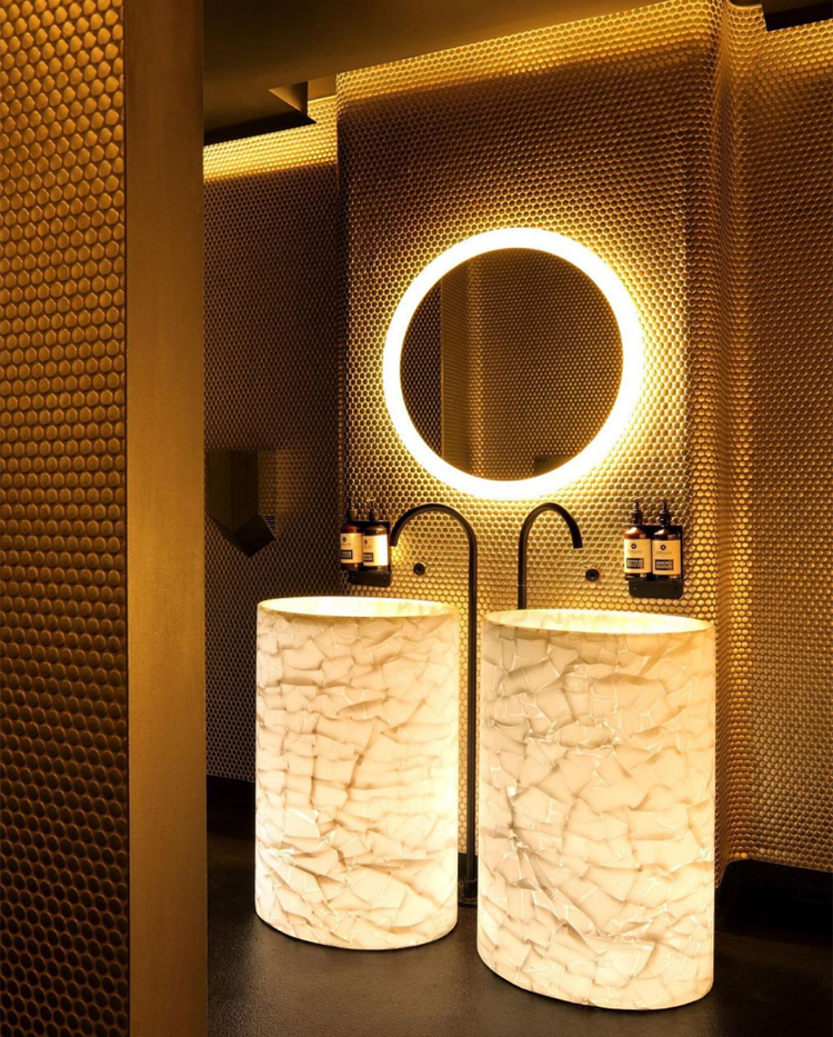 Зеркальные шкафы нового дизайна со светодиодной подсветкой и туалетный столик из оникса и мрамора для ванной комнаты