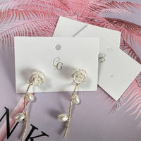 Cartes à bijoux en papier haut de gamme personnalisées, cartes pour boucles d'oreilles, cartes pour colliers avec logo personnalisé, cartes pour bagues avec découpes et gaufrage/embossage