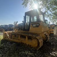 Bulldozer sur chenilles Caterpillar D6G2 d'occasion, modèle CATERPILLARD6G2 d'origine, faible nombre d'heures de fonctionnement, forte force de poussée, avec ripper.