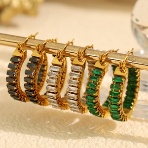 Pendientes de aro chapados en oro con cristales de esmeralda y engaste de canal, joyería de regalo para mujer EH843 - Product Image 1