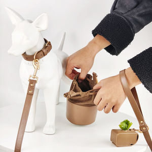 Coleira de Luxo em Couro PU de Alta Costura com Guia Ajustável para Passeio de Cães, Suporte para Sacos de Cocô e Bolsa para Passeio de Cães - Product Image 3