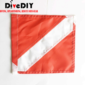 Bandera de Buceo Roja/Blanca con Cuerda Reforzada de Acero Inoxidable, Bandera de Seguridad de Buceo de Nailon/PVC en Varios Tamaños - Product Image 1