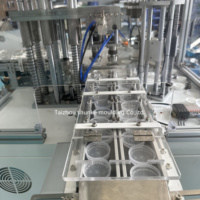 Machine d'assemblage de bouchons de sécurité pour enfants pour bouteilles PET, machine d'assemblage de bouchons en plastique à l'épreuve des enfants et machines à garnir
