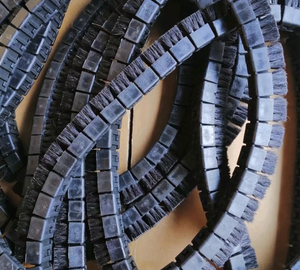 Cepillo de presión para sobrealimentación de banda transportadora |   Cepillo de Cadena Dentada para Maquinaria Textil y Transportadores - Product Image 3