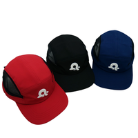 Casquette de campinguriste personnalisée à 6 panneaux, visière plate, en polyester respirant avec dos en maille, logo haute fréquence, boucle latérale réglable