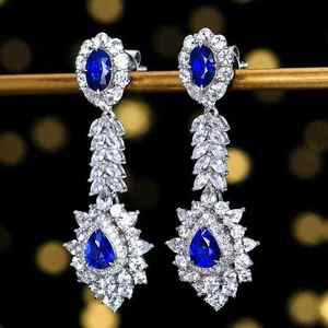 Boucles d'oreilles pendantes SGARIT Sri Lanka, saphir bleu naturel 2,16 ct, or massif 18 carats, 42 diamants 0,126 ct, 78 saphirs blancs. - Product Image 4