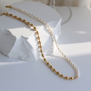 Collier de perles en acier inoxydable tendance avec perles d'eau douce naturelles irrégulières - Product Image 1