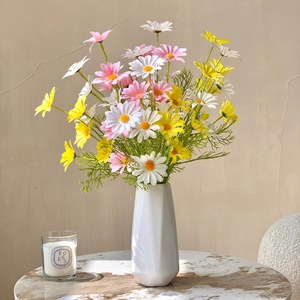 Muyu Chronicles Fleurs artificielles en soie, bouquet de marguerites blanches et jaunes, pour décoration de mariage, de maison et accessoires d'extérieur - Product Image 2