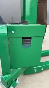 Montacargas Pequeño Portátil a Precio de Fábrica, 300 kg, Elevación de 1.2/1.6 m, Alimentado por Batería, con Brazo Móvil para Reabastecimiento de Almacenes - Product Image 3