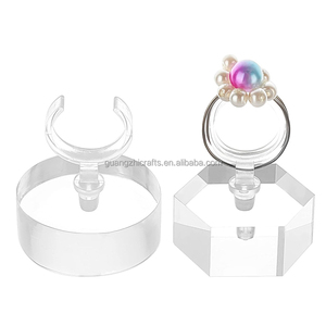 Présentoir et support moderne en acrylique transparent pour bagues, tailles personnalisées, support de rangement rond/hexagonal pour bureau et magasin - Product Image 1